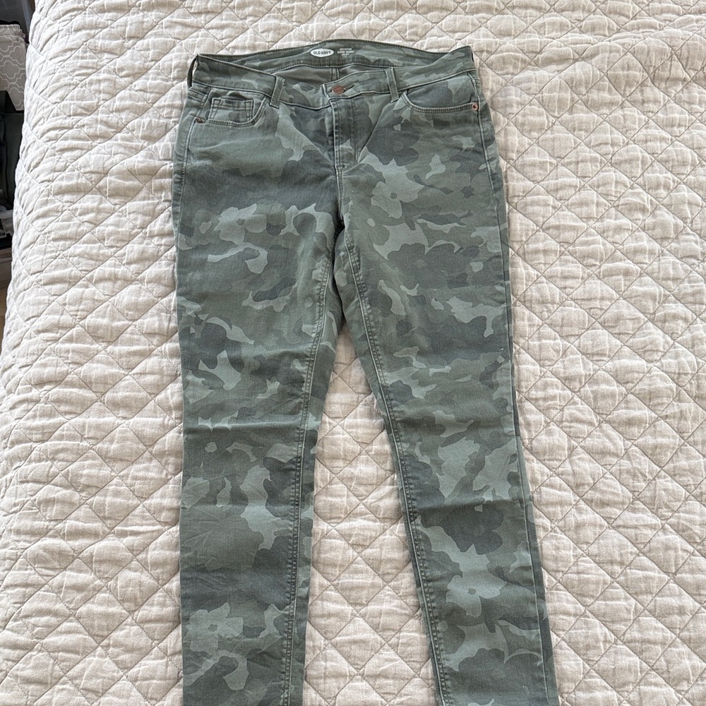 Old Navy Women's Skinny Jeans in Camouflage Green